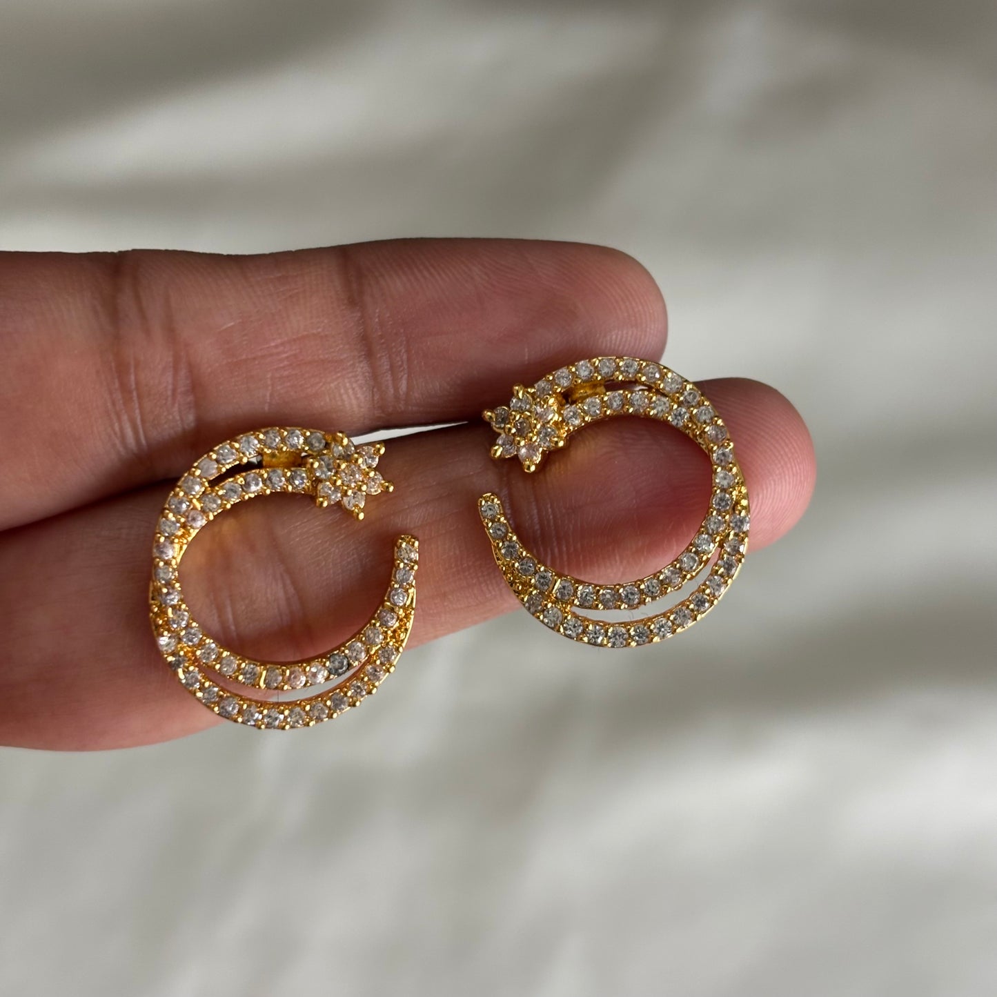 Crescent Earstud E_0150