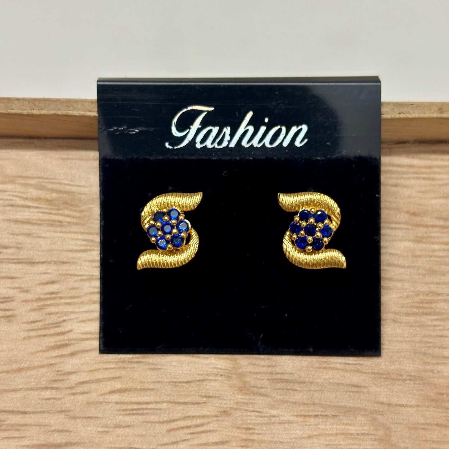 'S' Earstuds E_0112