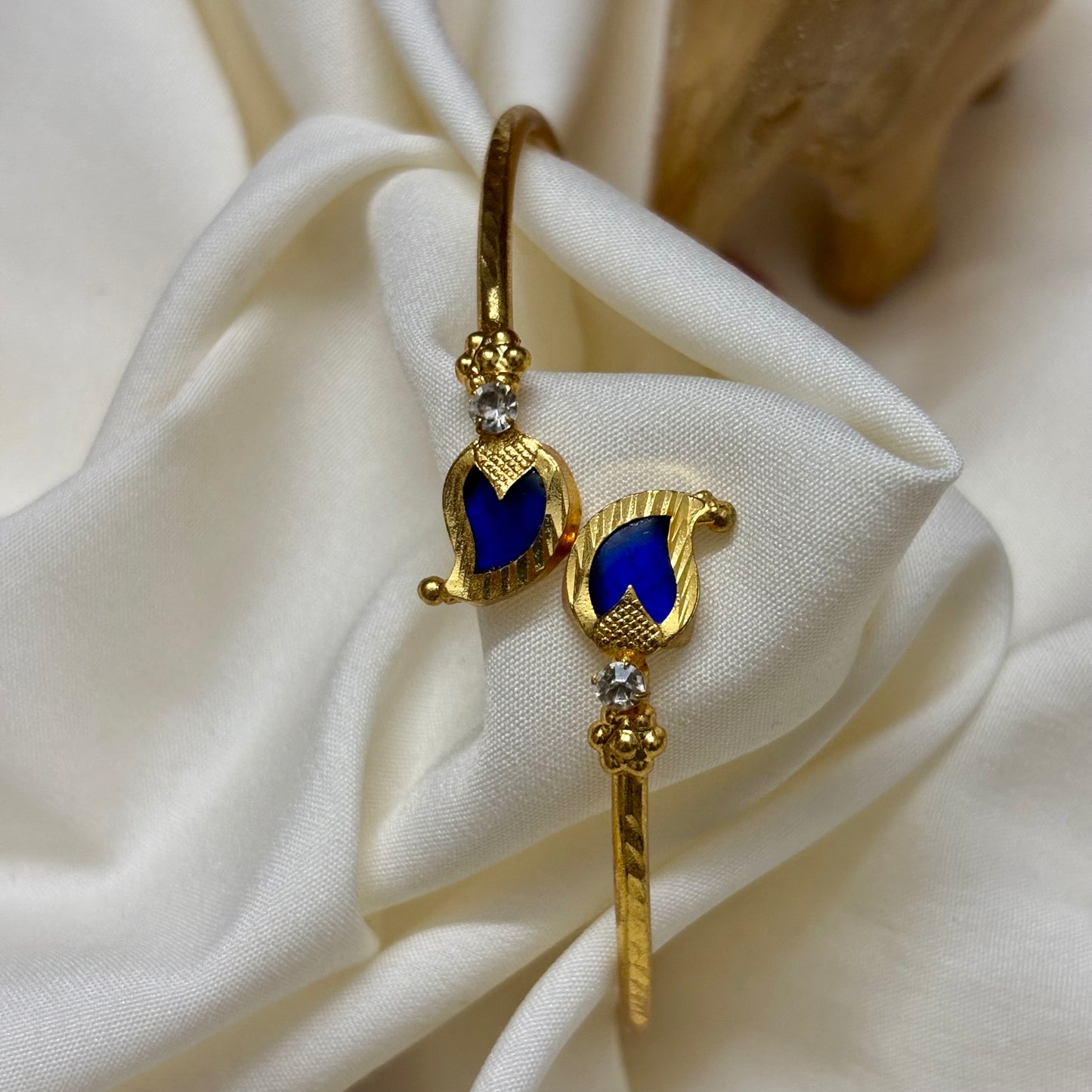 Traditional Manga design Adjustable Bangle B_0126