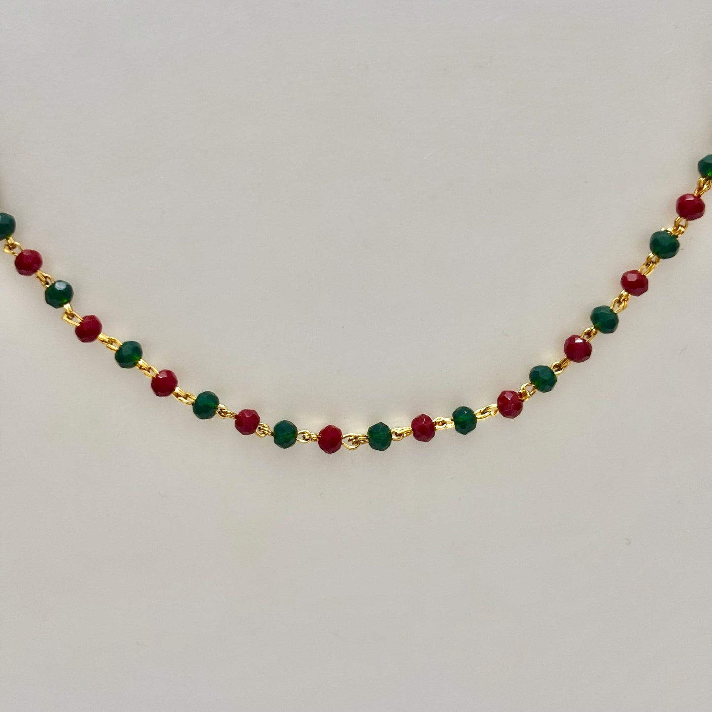 Single Layered Beads Green and Ruby Chain C_0195