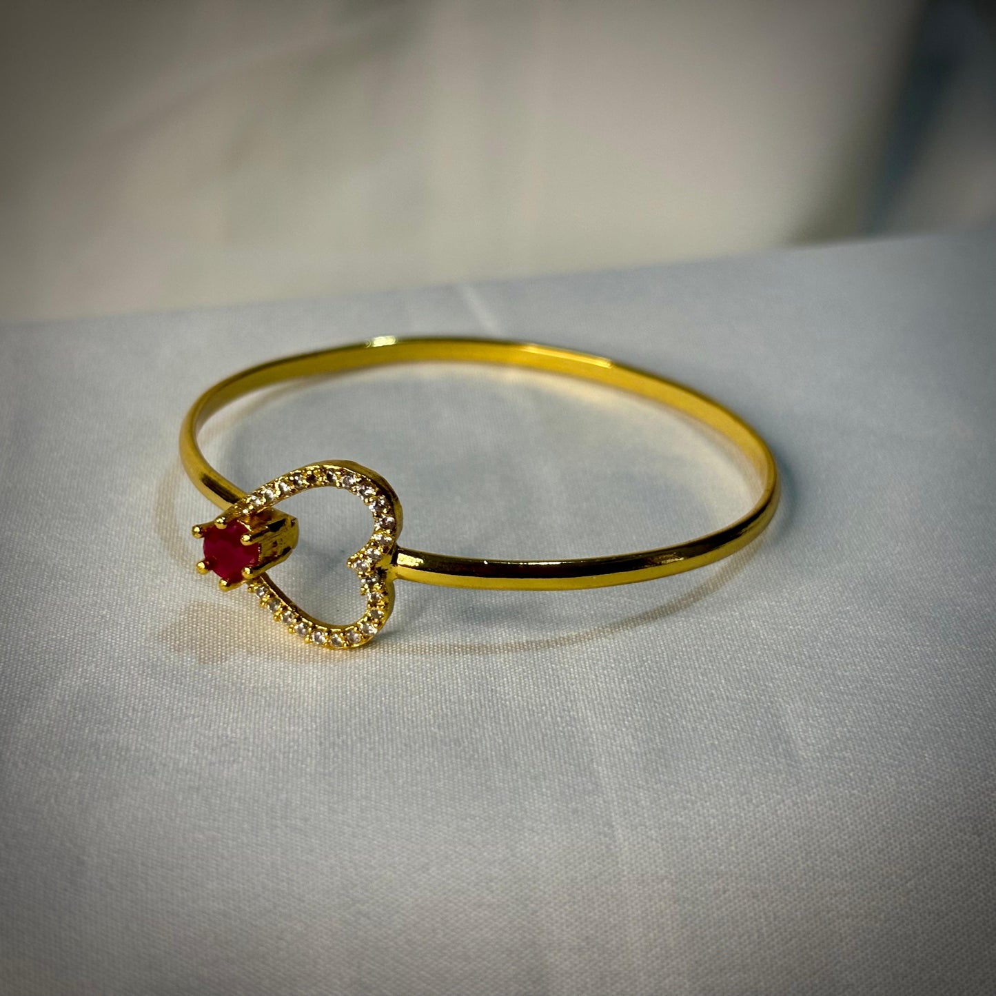 HEART SHAPED STONE STUDDED ADJUSTABLE BANGLE JB007